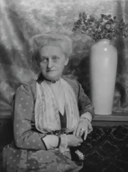 Framed Print : Benziger, L. Mrs. portrait photograph, 1915. Creator: Arnold Genthe Framed Print : Benziger, L. Mrs. portrait photograph, 1915. Creator: Arnold Genthe