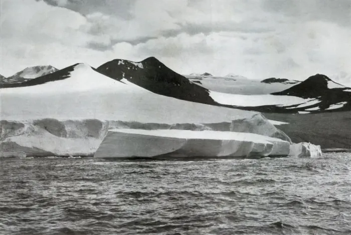 Framed Print : A Berg Calving from a Glacier at Cape Crozier, c1911, (1913). Artist: Herbert Ponting Framed Print : A Berg Calving from a Glacier at Cape Crozier, c1911, (1913). Artist: Herbert Ponting
