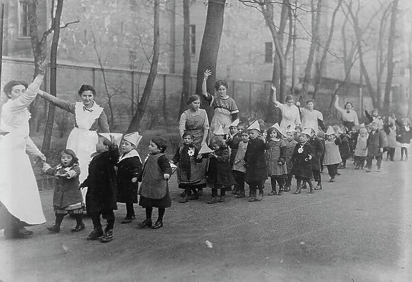 Berlin, Children of soldiers at front, between 1914 and c1915. Creator: Bain News Service