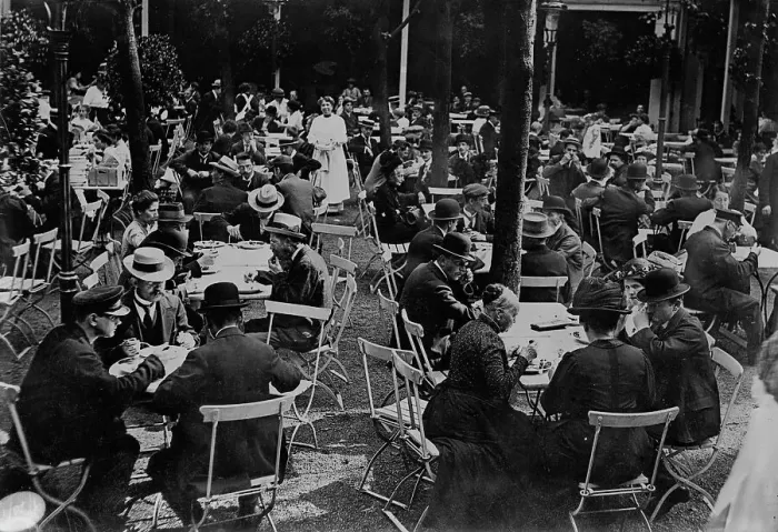 Framed Print : Berlin -- folk restaurant, between c1915 and c1920. Creator: Bain News Service Framed Print : Berlin -- folk restaurant, between c1915 and c1920. Creator: Bain News Service