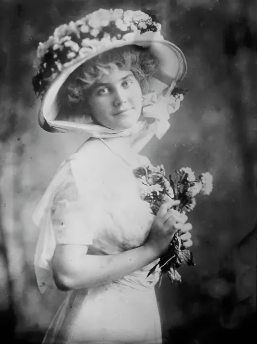 Framed Print : Bessie Yoakum, between c1910 and c1915. Creator: Bain News Service Framed Print : Bessie Yoakum, between c1910 and c1915. Creator: Bain News Service