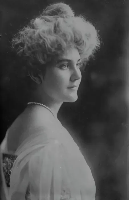 Framed Print : Bessie Yoakum, Mrs. F.R. Larkin, between c1910 and c1915. Creator: Bain News Service Framed Print : Bessie Yoakum, Mrs. F.R. Larkin, between c1910 and c1915. Creator: Bain News Service