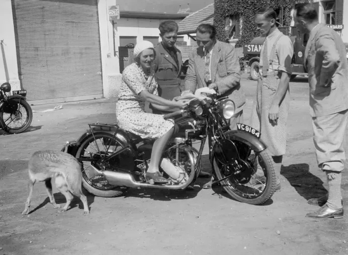 Framed Print : Betty Lemitte on a 499 cc Rudge Ulster motorcycle, 1930s. Artist: Bill Brunell Framed Print : Betty Lemitte on a 499 cc Rudge Ulster motorcycle, 1930s. Artist: Bill Brunell