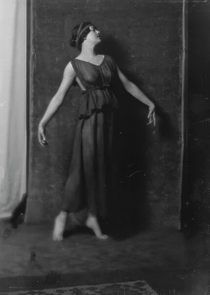 Beyer, Hilda, Miss, 1916 Feb. 1. Creator: Arnold Genthe