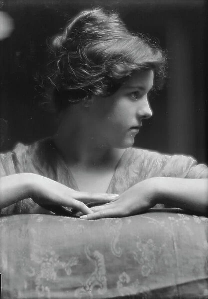 Beyer, Hilda, Miss, portrait photograph, 1913 Nov. 30. Creator: Arnold Genthe