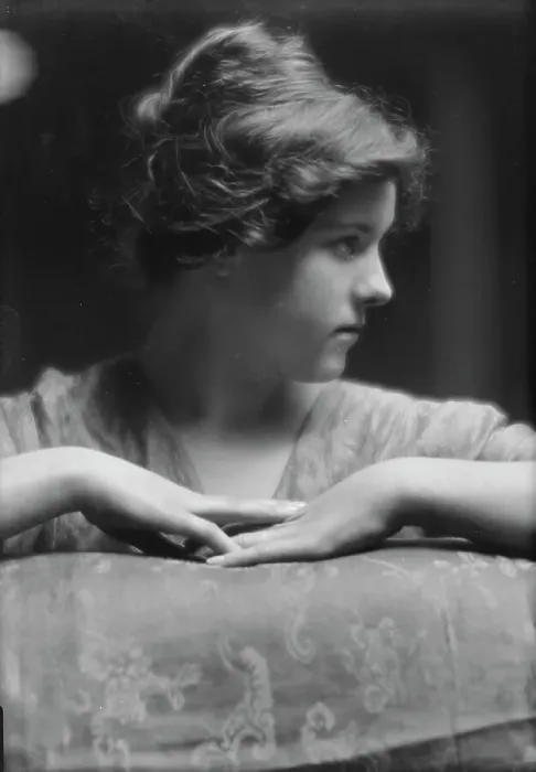Framed Print : Beyer, Hilda, Miss, portrait photograph, 1913 Nov. 30. Creator: Arnold Genthe Framed Print : Beyer, Hilda, Miss, portrait photograph, 1913 Nov. 30. Creator: Arnold Genthe
