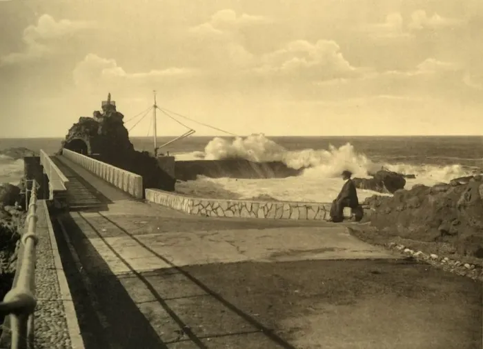 Framed Print : Biarritz - Au Rocher de la Vierge par gros remps, c1930. Creator: Unknown Framed Print : Biarritz - Au Rocher de la Vierge par gros remps, c1930. Creator: Unknown