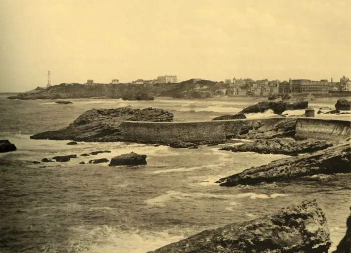 Framed Print : Biarritz - La Digue de la Cafetiere, c1930. Creator: Unknown Framed Print : Biarritz - La Digue de la Cafetiere, c1930. Creator: Unknown
