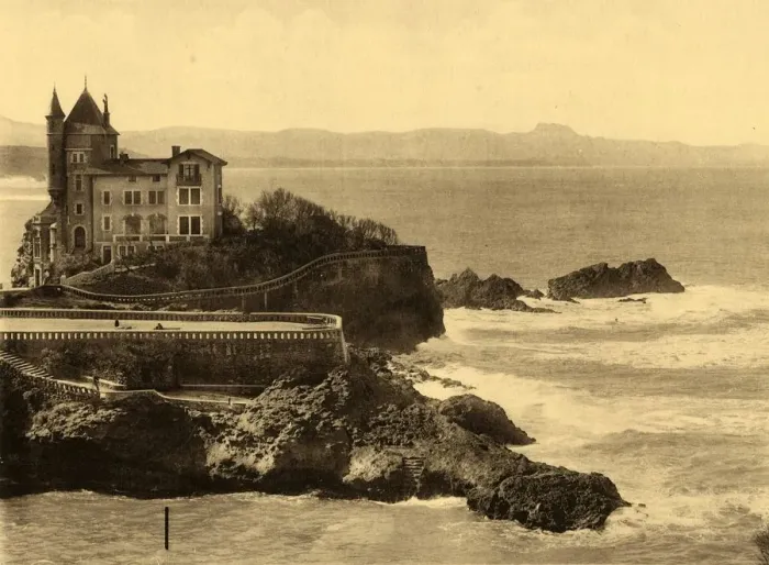 Framed Print : Biarritz - La Villa Belza et la Chaine des Pyrenees, c1930. Creator: Unknown Framed Print : Biarritz - La Villa Belza et la Chaine des Pyrenees, c1930. Creator: Unknown
