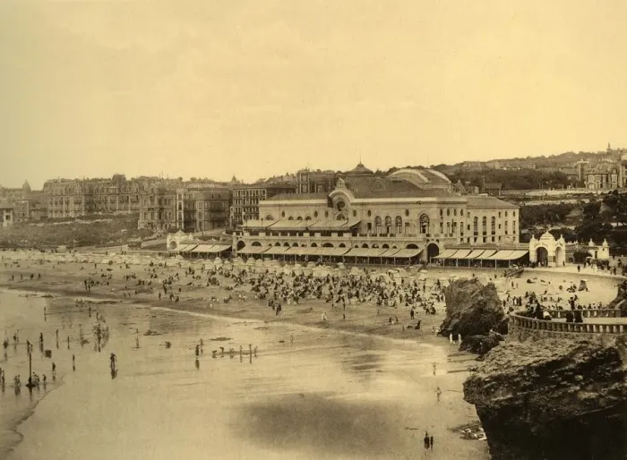 Framed Print : Biarritz - Le Casino Municipal et la Grande Plage, c1930. Creator: Unknown Framed Print : Biarritz - Le Casino Municipal et la Grande Plage, c1930. Creator: Unknown