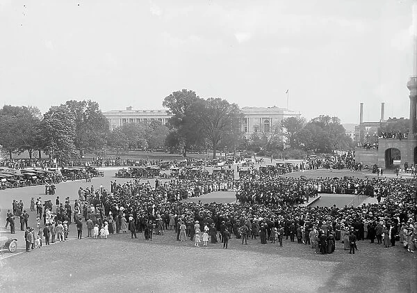 Bible Society Open Air Meeting, East Front of The Capitol, 1917. Creator: Harris & Ewing. Bible Society Open Air Meeting, East Front of The Capitol, 1917. Creator: Harris & Ewing