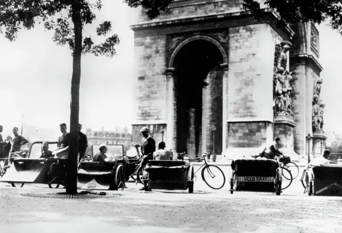 Framed Print : Bicycle taxis in the Place d Etoile by the Arc de Triomphe, German-occupied Paris, August 1943 Framed Print : Bicycle taxis in the Place d Etoile by the Arc de Triomphe, German-occupied Paris, August 1943