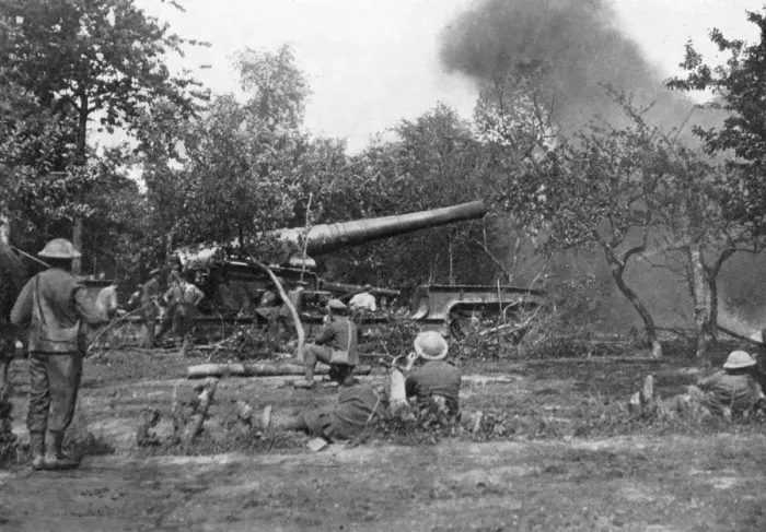 Framed Print : Big railway gun firing during the advance in the west, First World War, 1914-1918, (c1920)