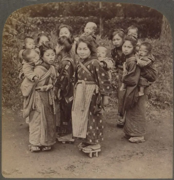 Framed Print : Big sisters and little brothers in the Land of the Rising Sun - Yokohama, Japan, 1904 Framed Print : Big sisters and little brothers in the Land of the Rising Sun - Yokohama, Japan, 1904