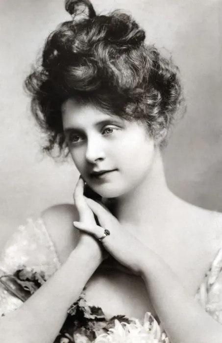 Framed Print : Billie Burke (1885-1970), American actress, 1908. Artist: Johnston & Hoffman Framed Print : Billie Burke (1885-1970), American actress, 1908. Artist: Johnston & Hoffman
