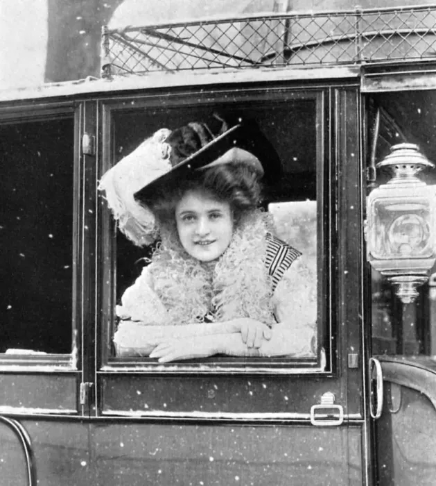 Framed Print : Billie Burke (1885-1970), American actress, 1908-1909. Artist: Alfred Ellis & Walery Framed Print : Billie Burke (1885-1970), American actress, 1908-1909. Artist: Alfred Ellis & Walery