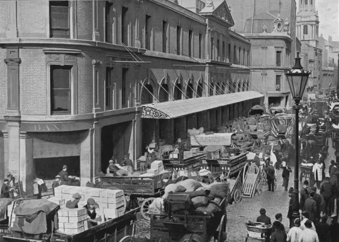 Framed Print : Billingsgate Market, City of London, c1900 (1911). Artist: Pictorial Agency Framed Print : Billingsgate Market, City of London, c1900 (1911). Artist: Pictorial Agency