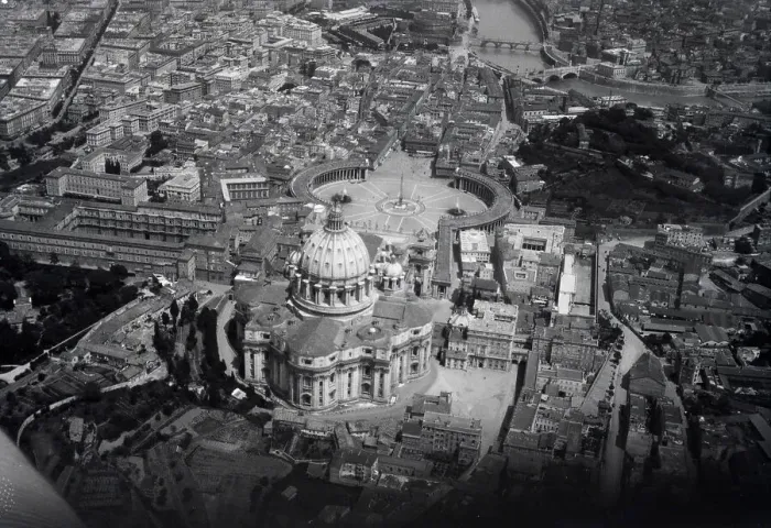 Framed Print : Bird's-eye view of Basilica of St. Peter in the Vatican, 1928. Creator: Mittelholzer; Walter (1894-1937) Framed Print : Bird's-eye view of Basilica of St. Peter in the Vatican, 1928. Creator: Mittelholzer; Walter (1894-1937)