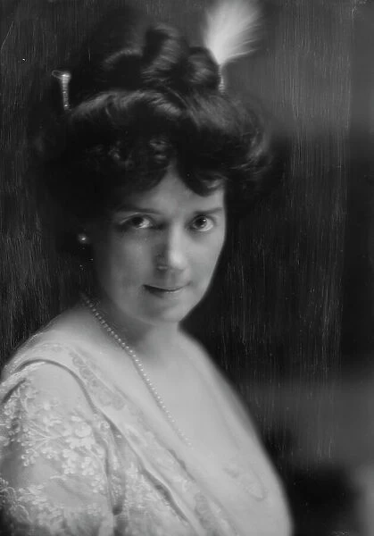 Birmingham, Lillian, Miss, portrait photograph, 1913 July 10. Creator: Arnold Genthe