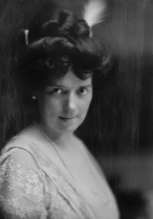 Framed Print : Birmingham, Lillian, Miss, portrait photograph, 1913 July 10. Creator: Arnold Genthe