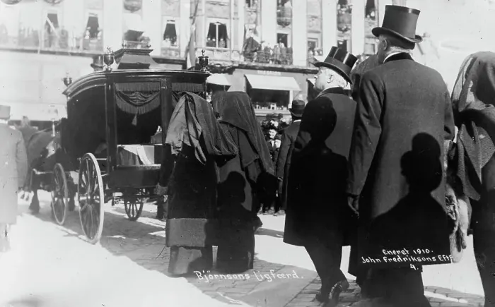 Framed Print : Bjornson family in funeral procession - Christiania, 1910. Creator: Bain News Service Framed Print : Bjornson family in funeral procession - Christiania, 1910. Creator: Bain News Service