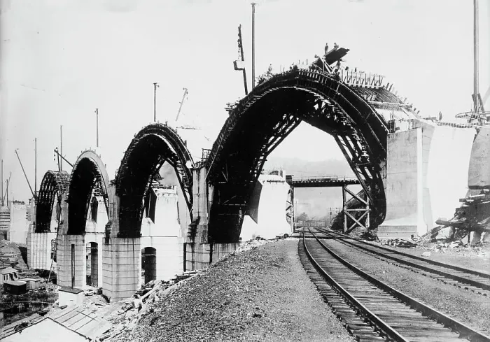 Framed Print : Bldg.[i.e. Building] Tunkhannock Viaduct [Martin's Creek Viaduct], 1913. Creator: Bain News Service