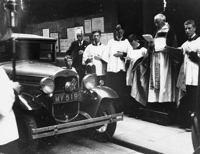 Framed Print : The blessing of cars, City of London, c1930 Framed Print : The blessing of cars, City of London, c1930