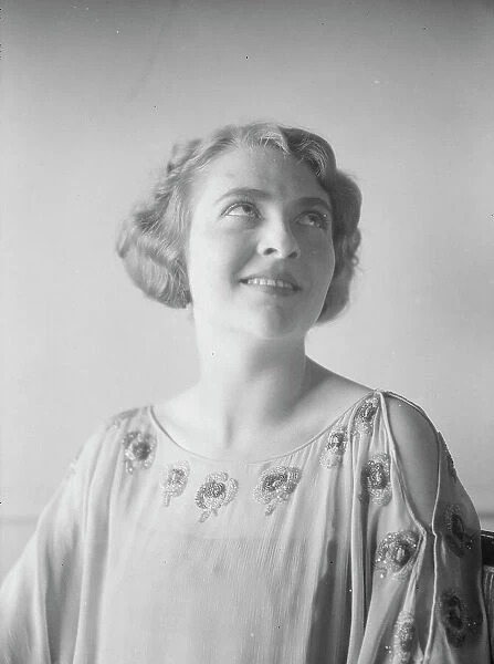 Blossom, Thelma, Miss, portrait photograph, 1922 Sept. 8. Creator: Arnold Genthe