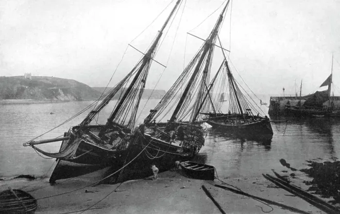 Framed Print : Boats in Tenby harbour, Pembrokeshire, Wales, 1924-1926. Artist: Francis Frith & Co Framed Print : Boats in Tenby harbour, Pembrokeshire, Wales, 1924-1926. Artist: Francis Frith & Co