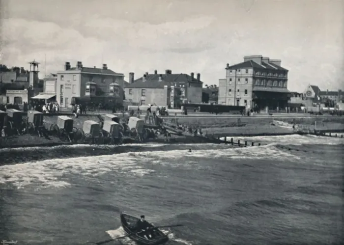 Framed Print : Bognor - The Esplanade, 1895 Framed Print : Bognor - The Esplanade, 1895