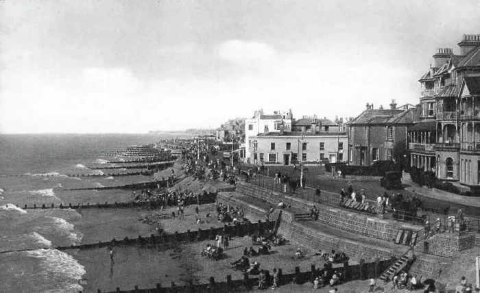 Framed Print : Bognor Regis, West Sussex, c1900s-c1920s Framed Print : Bognor Regis, West Sussex, c1900s-c1920s