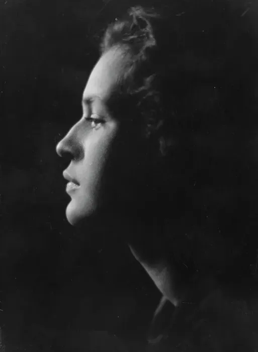 Framed Print : Bomar, W.P. Mrs. portrait photograph, 1915. Creator: Arnold Genthe Framed Print : Bomar, W.P. Mrs. portrait photograph, 1915. Creator: Arnold Genthe