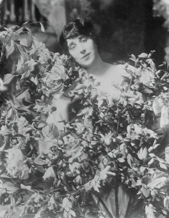 Framed Print : Bori in L'Amore Medico, between c1910 and c1915. Creator: Bain News Service Framed Print : Bori in L'Amore Medico, between c1910 and c1915. Creator: Bain News Service