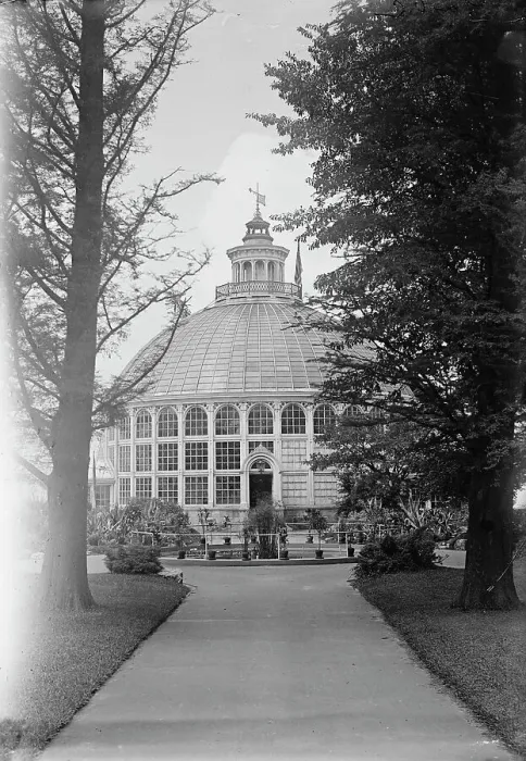 Framed Print : Botanical Gardens, 1917 or 1918. Creator: Harris & Ewing. Botanical Gardens, 1917 or 1918. Creator: Harris & Ewing Framed Print : Botanical Gardens, 1917 or 1918. Creator: Harris & Ewing. Botanical Gardens, 1917 or 1918. Creator: Harris & Ewing