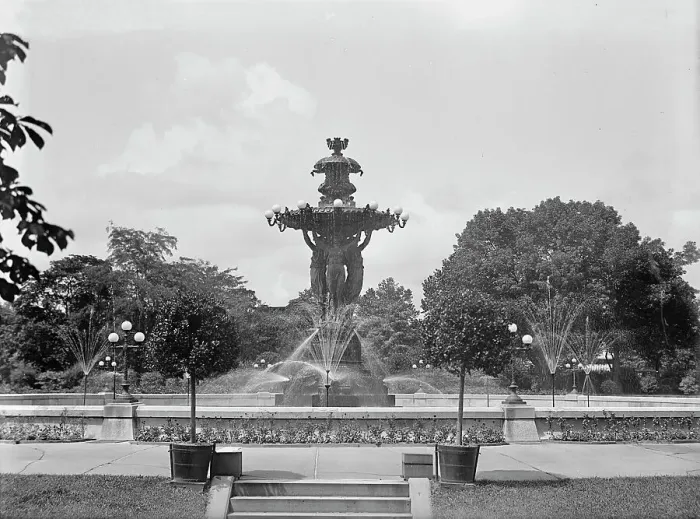 Framed Print : Botanical Gardens - Bartholdi Fountain, 1917 or 1918. Creator: Harris & Ewing. Botanical Gardens - Bartholdi Fountain, 1917 or 1918. Creator: Harris & Ewing Framed Print : Botanical Gardens - Bartholdi Fountain, 1917 or 1918. Creator: Harris & Ewing. Botanical Gardens - Bartholdi Fountain, 1917 or 1918. Creator: Harris & Ewing