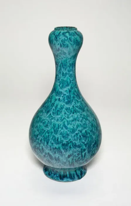 Framed Print : Bottle with Garlic-shaped Mouth, Qing dynasty, Qianlong reign (1736-1795) Framed Print : Bottle with Garlic-shaped Mouth, Qing dynasty, Qianlong reign (1736-1795)