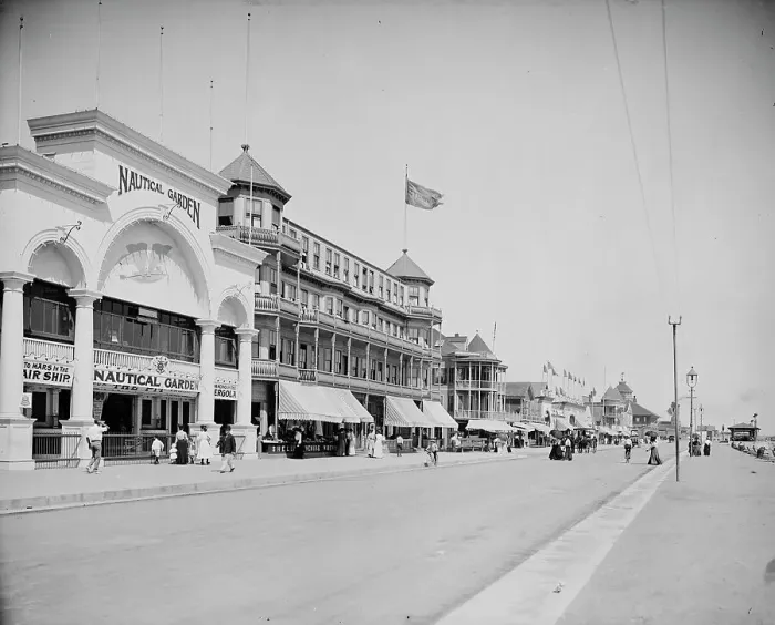 Framed Print : Along the boulevard, Revere Beach, Mass. c1905. Creator: Unknown Framed Print : Along the boulevard, Revere Beach, Mass. c1905. Creator: Unknown