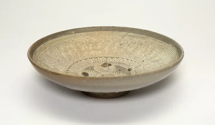 Framed Print : Bowl with Chrysanthemum Flower Heads, Korea, Joeson dynasty (1392-1910), 15th century Framed Print : Bowl with Chrysanthemum Flower Heads, Korea, Joeson dynasty (1392-1910), 15th century