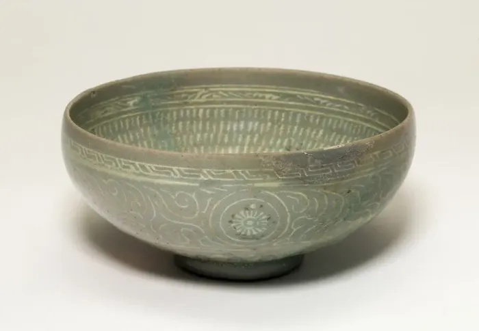 Framed Print : Bowl with Cranes and Chrysanthemum Flower Heads, Korea, Goryeo dynasty, late 14th century Framed Print : Bowl with Cranes and Chrysanthemum Flower Heads, Korea, Goryeo dynasty, late 14th century