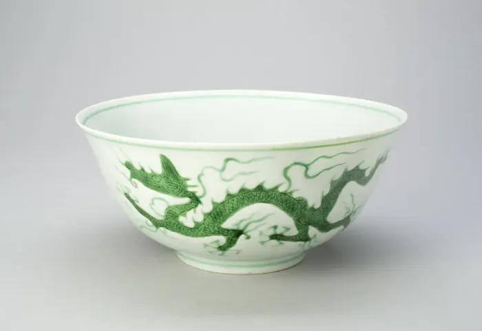 Framed Print : Bowl with Dragons Chasing a Flaming Pearl, Ming dynasty (1368-1644) Framed Print : Bowl with Dragons Chasing a Flaming Pearl, Ming dynasty (1368-1644)