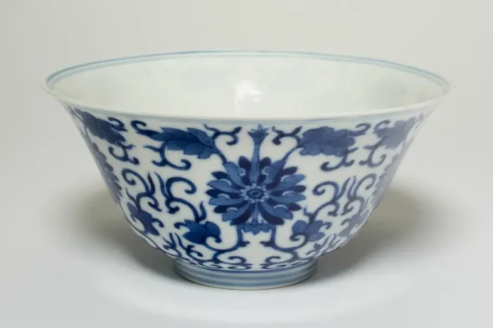 Framed Print : Bowl with Floral Scrolls, Qing dynasty (1644-1911), Guangxu reign mark and period Framed Print : Bowl with Floral Scrolls, Qing dynasty (1644-1911), Guangxu reign mark and period