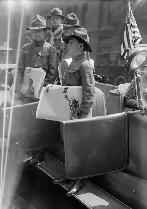 Framed Print : Boy Scouts as bond workers, 1917. Creator: Bain News Service Framed Print : Boy Scouts as bond workers, 1917. Creator: Bain News Service