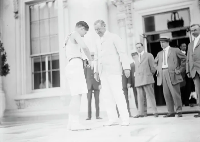 Framed Print : Boy Scouts - Relay Race Starting At White House, Fred Reed Shaking Hands with President Wilson, 1913 Creator: Harris & Ewing. Boy Scouts - Relay Race Starting At White House, Fred Reed Shaking Hands with President Wilson Framed Print : Boy Scouts - Relay Race Starting At White House, Fred Reed Shaking Hands with President Wilson, 1913 Creator: Harris & Ewing. Boy Scouts - Relay Race Starting At White House, Fred Reed Shaking Hands with President Wilson