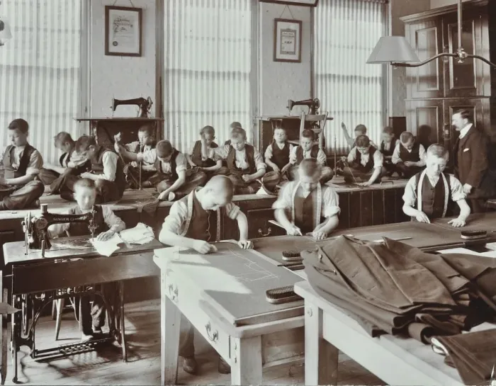 Framed Print : Boys tailoring class at Highbury Truant School, London, 1908 Framed Print : Boys tailoring class at Highbury Truant School, London, 1908