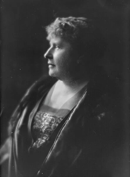Brackett, Edgar L. Mrs. portrait photograph, 1917 Oct. 10. Creator: Arnold Genthe