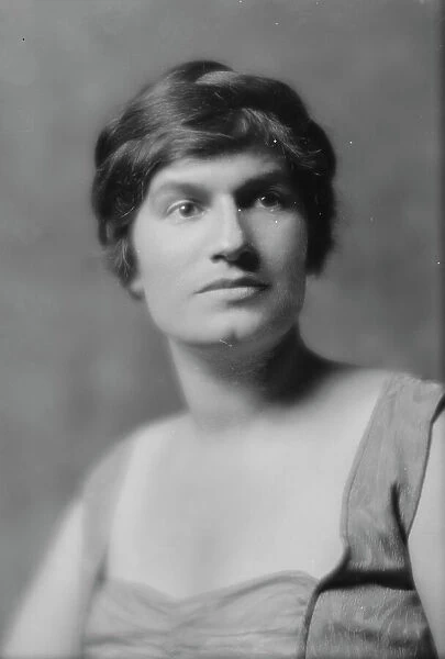 Braden, Adele, Miss, portrait photograph, 1915 Nov. 5. Creator: Arnold Genthe