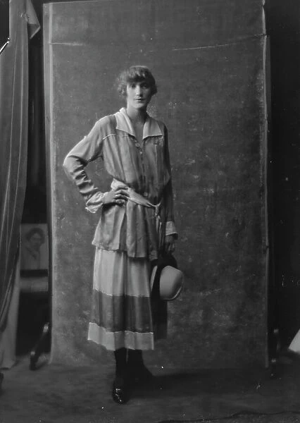 Bradley, Ruth, Miss, portrait photograph, (1916?). Creator: Arnold Genthe