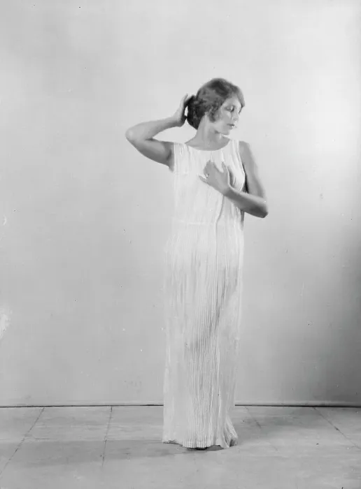 Framed Print : Braggiotti, Francesca, Miss, 1927 Creator: Arnold Genthe Framed Print : Braggiotti, Francesca, Miss, 1927 Creator: Arnold Genthe