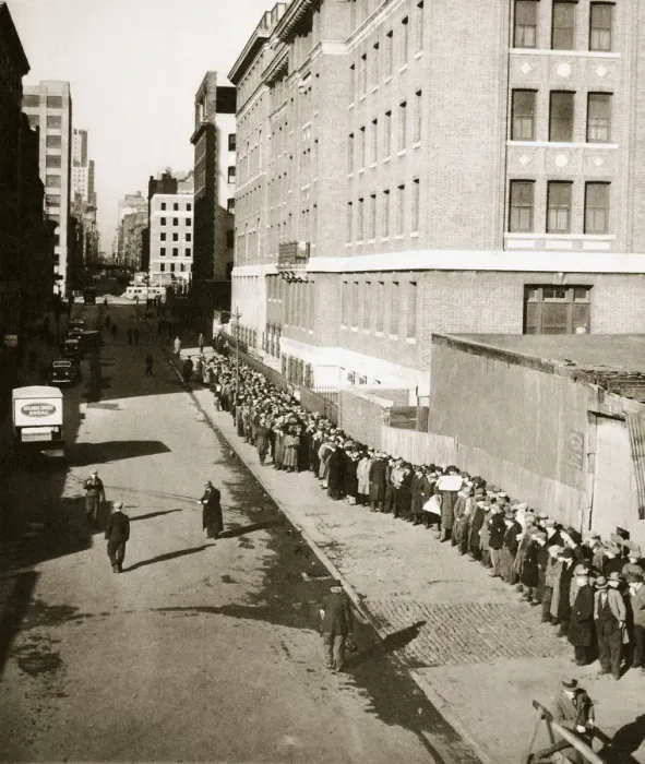Framed Print : The breadline, a visible sign of poverty during the Great Depression, USA, 1930s Artist Framed Print : The breadline, a visible sign of poverty during the Great Depression, USA, 1930s Artist