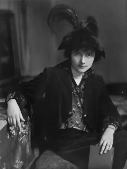 Framed Print : Breckenfeld, Meta, Miss, portrait photograph, 1913. Creator: Arnold Genthe Framed Print : Breckenfeld, Meta, Miss, portrait photograph, 1913. Creator: Arnold Genthe